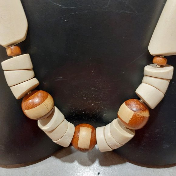 FASHION JEWELRY Women's Various Shapes Wood Beads - Ivory/Brown/Tan - NWOT - Picture 3 of 7